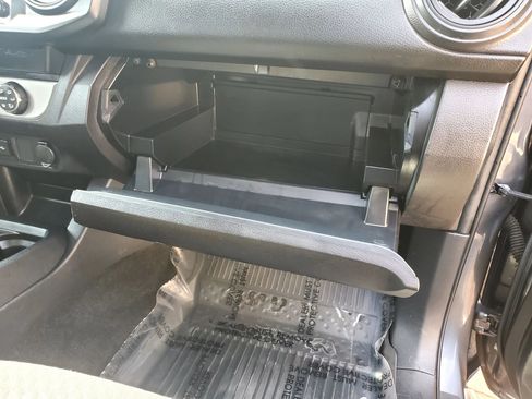 Used 2020 Toyota Tacoma SR w/ SR Convenience Package RWD image 21