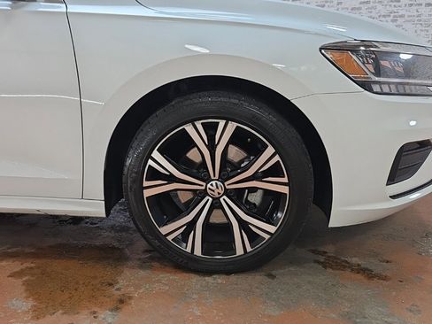 Used 2021 Volkswagen Passat 2.0T SE image 9