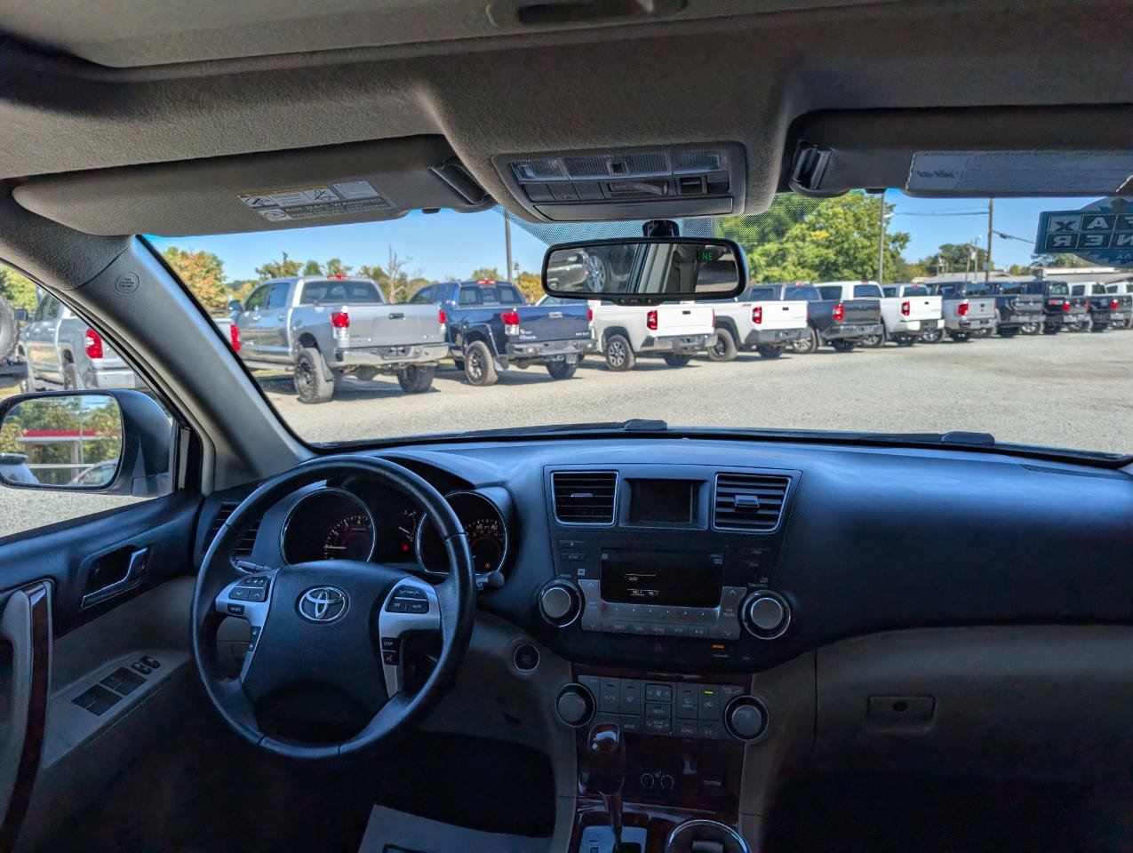 Used 2012 Toyota Highlander Limited w/ Tow Pkg AWD/4WD image 16