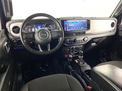 Used 2024 Jeep Wrangler Unlimited AWD/4WD image 18