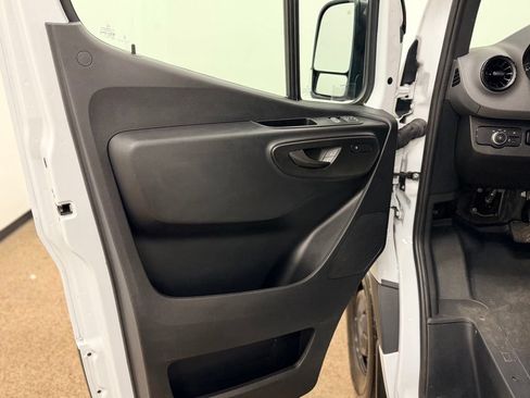 Used 2025 Mercedes-Benz Sprinter 2500 image 12