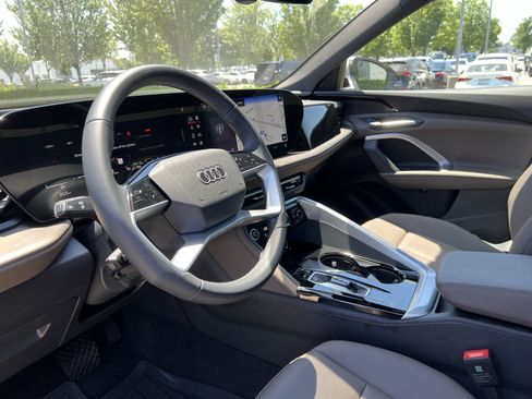 Certified 2025 Audi Q5 Premium w/ Convenience Package AWD/4WD image 17