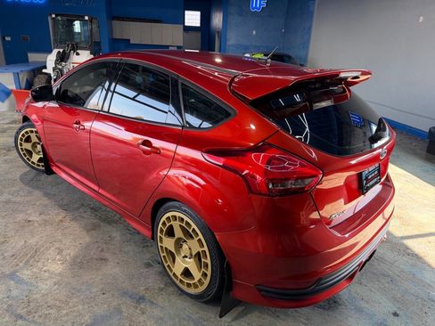 Used 2018 Ford Focus ST w/ Equipment Group 401A image 4