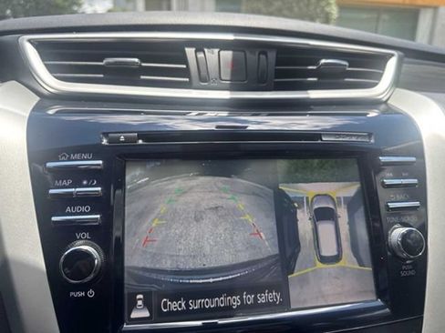 Used 2018 Nissan Murano SV w/ Premium Package FWD image 3