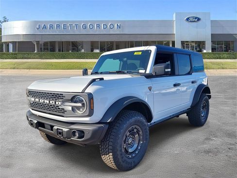 New 2025 Ford Bronco Badlands image 2