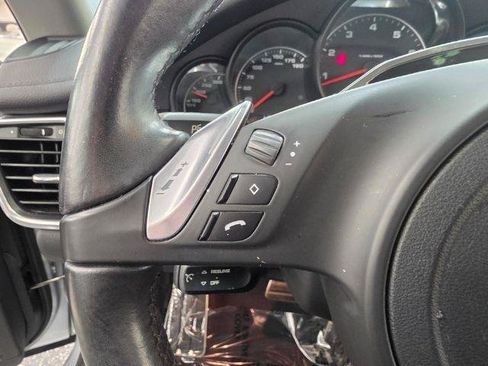 Used 2016 Porsche Panamera image 19