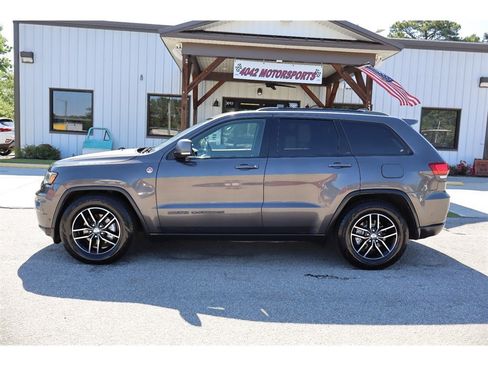 Used 2018 Jeep Grand Cherokee Trailhawk w/ Trailhawk Luxury Group AWD/4WD image 2