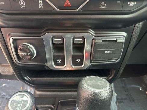 Used 2022 Jeep Wrangler Willys image 23