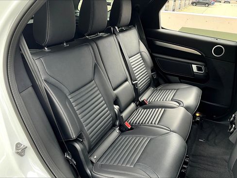 New 2025 Land Rover Discovery Dynamic SE image 7