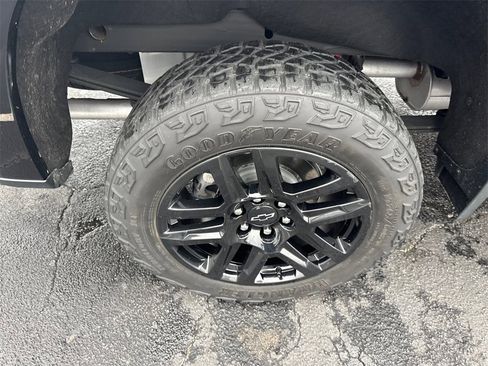 Used 2024 Chevrolet Silverado 1500 LT Trail Boss w/ Convenience Package II image 18