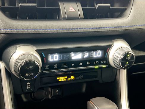 Used 2022 Toyota RAV4 SE image 26