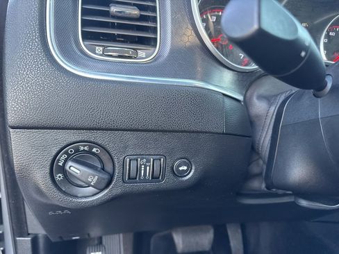 Used 2016 Dodge Charger SXT image 17