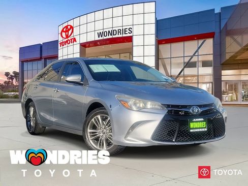 Used 2017 Toyota Camry SE image 1
