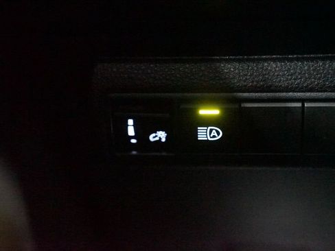 Certified 2025 Toyota Corolla LE image 22