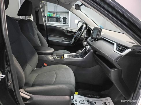 Used 2019 Toyota RAV4 LE image 14
