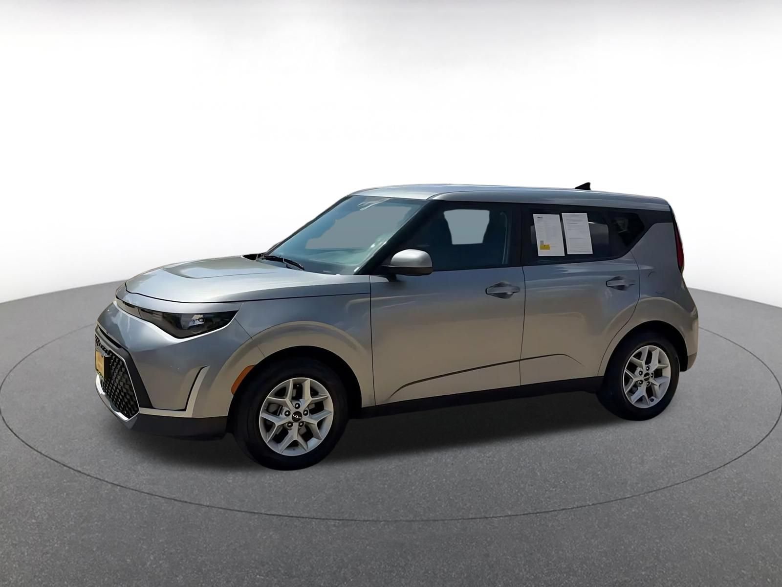 Used 2025 Kia Soul LX w/ LX Technology Package FWD image 7