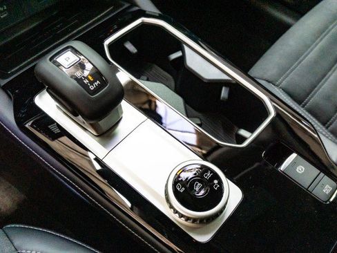 New 2025 Mitsubishi Outlander SE image 13