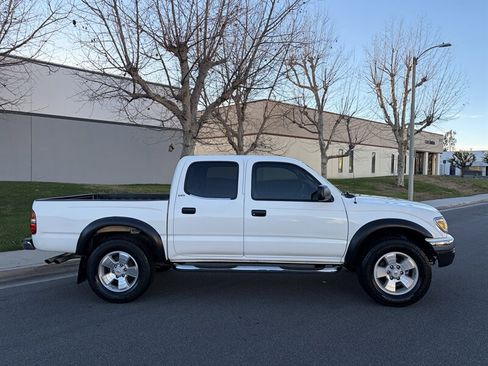 Used 2004 Toyota Tacoma PreRunner image 2