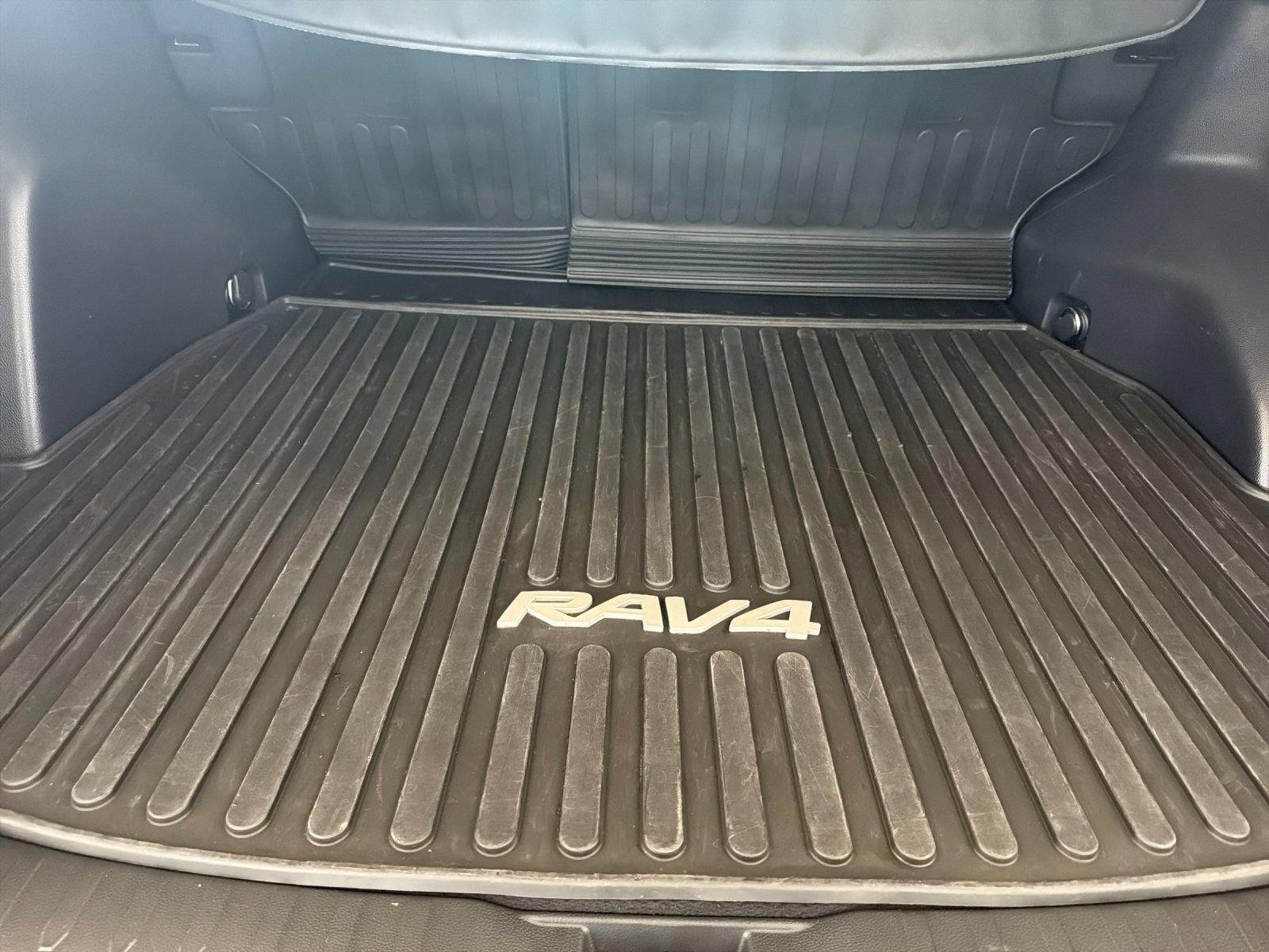 Used 2024 Toyota RAV4 LE AWD/4WD image 16