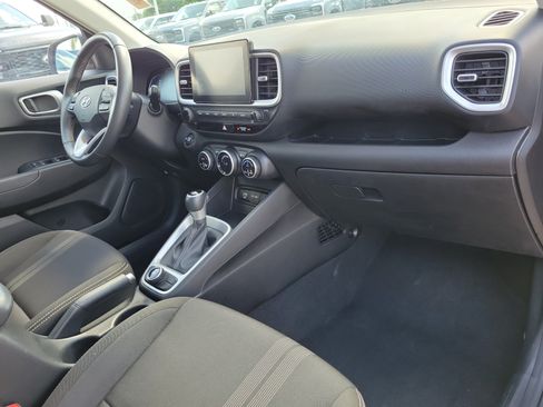 Used 2025 Hyundai Venue SEL FWD image 19