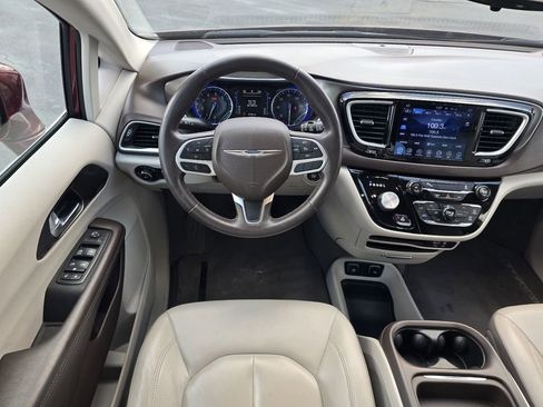 Used 2017 Chrysler Pacifica Touring-L FWD image 15