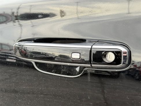 Used 2018 GMC Yukon Denali w/ Denali Ultimate Package image 12