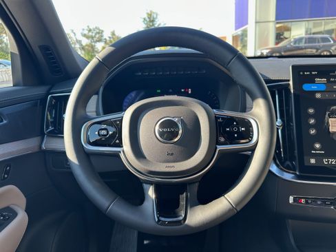 Used 2026 Volvo XC90 B6 Plus w/ Protection Package Premier AWD/4WD image 15