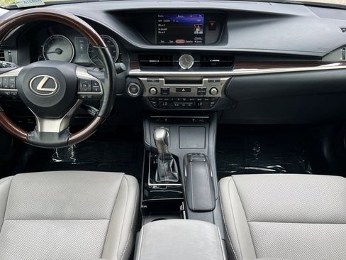 Used 2018 Lexus ES 350 w/ Navigation System Package FWD image 3