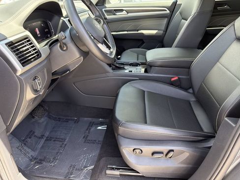 Used 2023 Volkswagen Atlas SE w/ Panoramic Sunroof Package FWD image 24