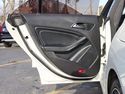 Used 2014 Mercedes-Benz CLA 250 4MATIC image 31