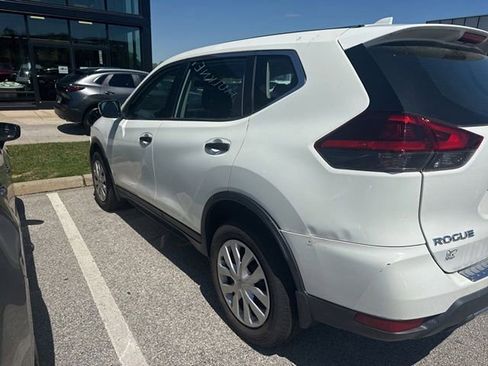 Used 2018 Nissan Rogue S AWD/4WD image 16