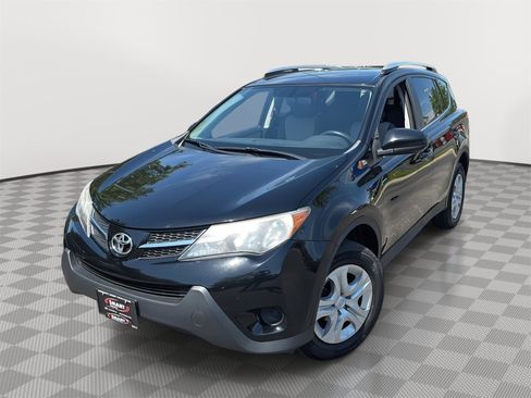 Used 2015 Toyota RAV4 LE FWD image 1