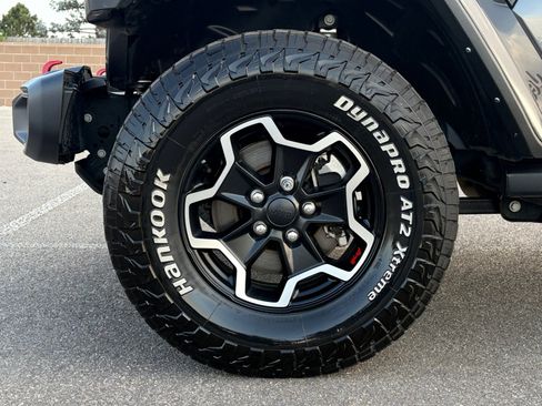 Used 2021 Jeep Gladiator Rubicon AWD/4WD image 12