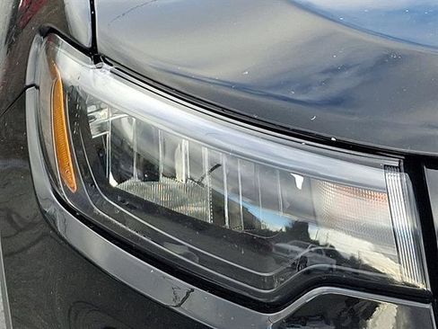 Used 2024 Jeep Compass Limited image 9