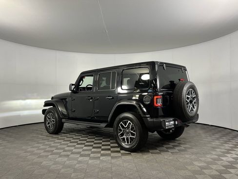 Certified 2025 Jeep Wrangler Sahara image 9