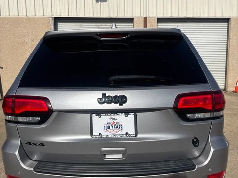 Used 2021 Jeep Grand Cherokee Laredo X AWD/4WD image 4