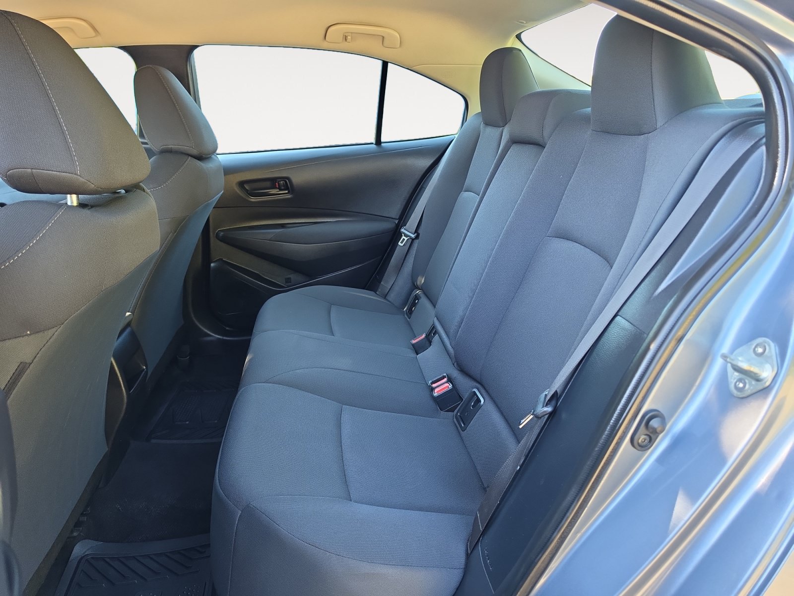 Used 2022 Toyota Corolla LE FWD image 13