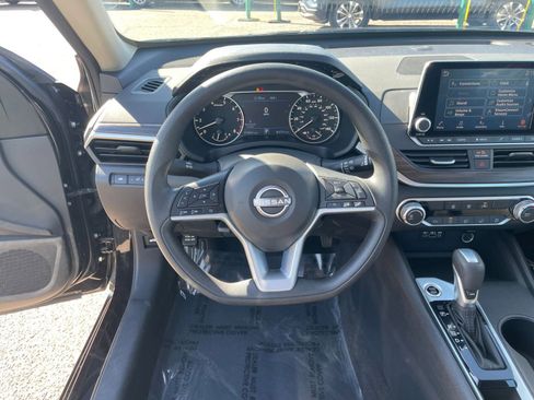 Used 2025 Nissan Altima 2.5 SV image 29