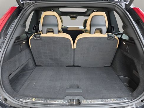 Used 2016 Volvo XC90 T6 Momentum image 15