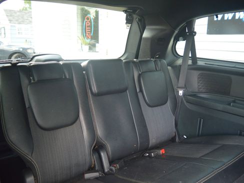 Used 2014 Chrysler Town & Country S FWD image 28