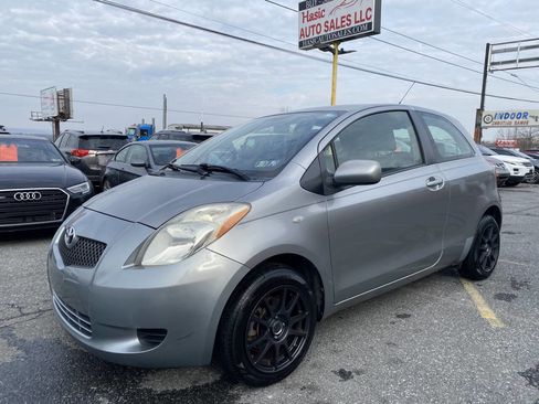 Used 2008 Toyota Yaris 2-Door Hatchback image 2
