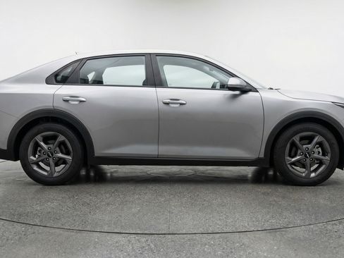 Used 2025 Kia K4 LXS image 11