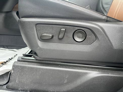 Used 2025 Chevrolet Silverado 1500 High Country image 16