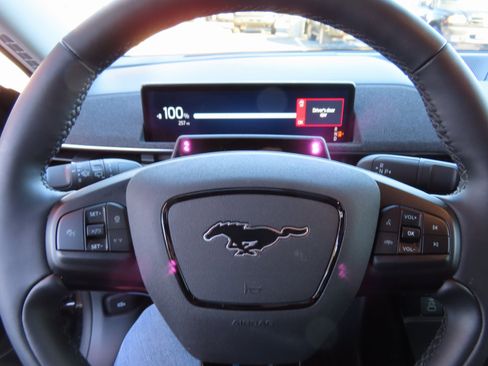 Used 2025 Ford Mustang Mach-E Premium image 19