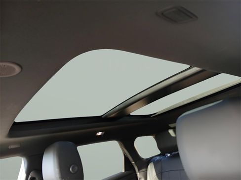 Used 2022 Land Rover Range Rover Evoque R-Dynamic SE image 15