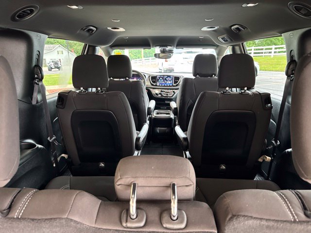 Used 2023 Chrysler Pacifica Touring FWD image 37