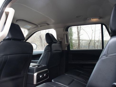 Used 2024 Ford Expedition XLT image 21