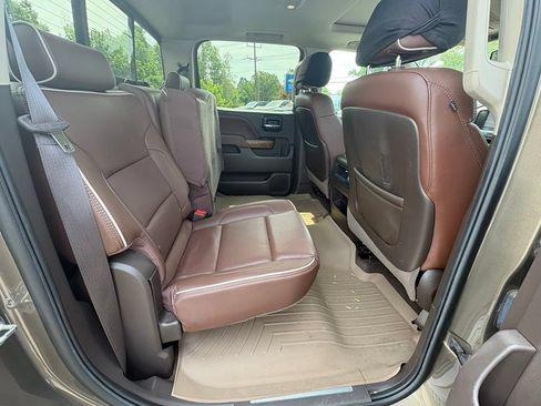 Used 2015 Chevrolet Silverado 1500 High Country w/ High Country Premium Package AWD/4WD image 14