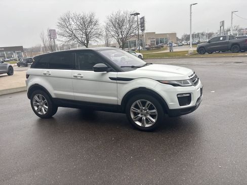 Used 2018 Land Rover Range Rover Evoque SE Premium image 10