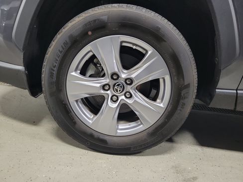 Used 2022 Toyota RAV4 LE AWD/4WD image 6